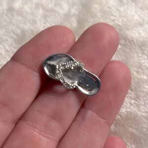 🩴 RHINESTONE CRYSTAL EMBELLISHED SILVER FLIP FLOP PENDANT